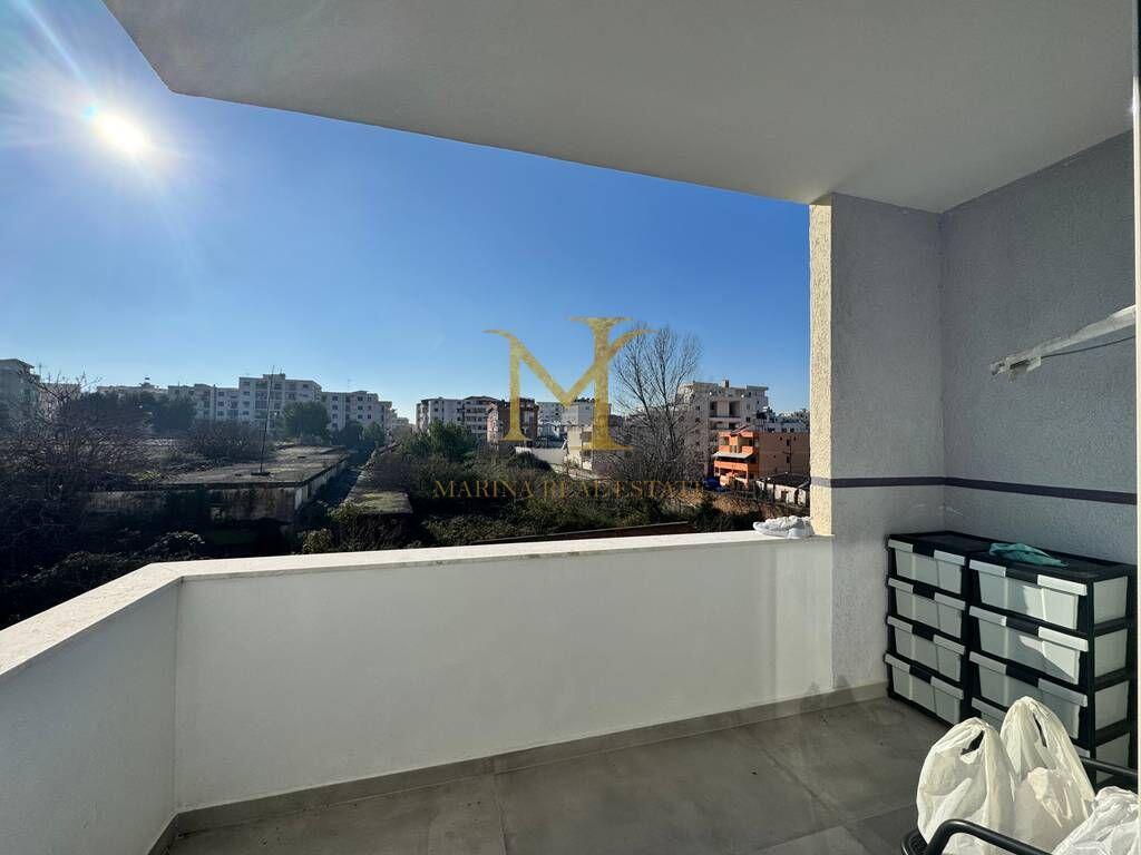 Jepet me qera apartament 2+1+depo ne Plazh Hekurudha, Durres!