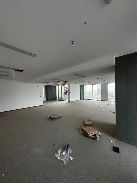ZYRE ME QERA 550 M2 DOWNTOWN TIRANA 19.250 EURO
