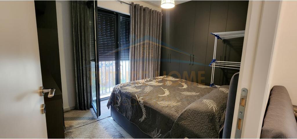 Shitet apartament 2+1 Porcelan Tirane