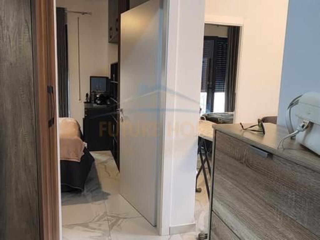 Shitet, Apartament 2+1, Porcelan, Tirane