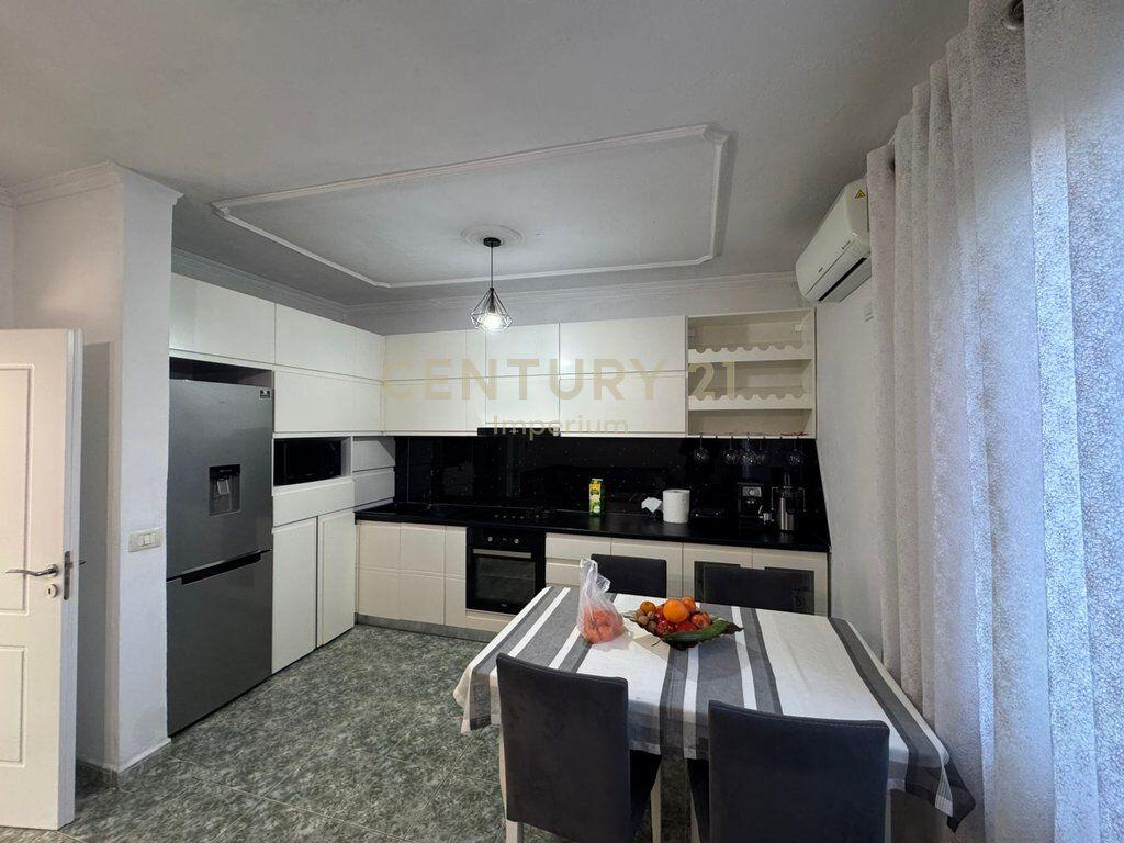 Two-storey villa for sale in Misto Mame