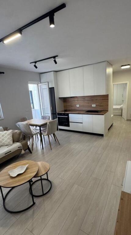 APARTAMENT ME QERA 1+1 PIRAMIDA 65.000 LEKE