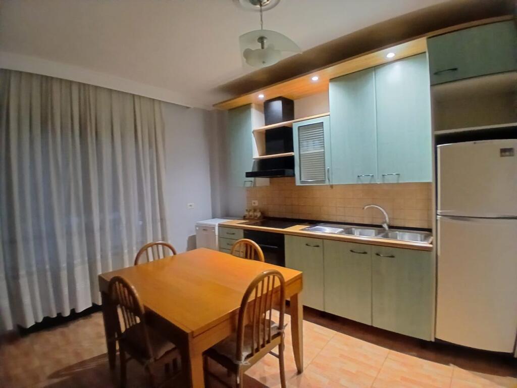 2+1 arredato a roza blu strada di Kavaja, prezzo 650 euro