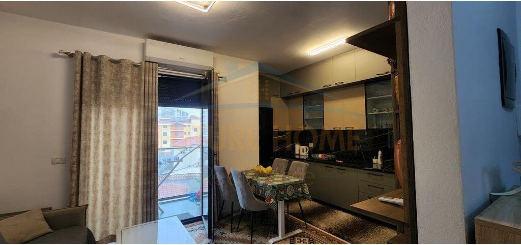 Shitet, Apartament 2+1, Porcelan, Tirane