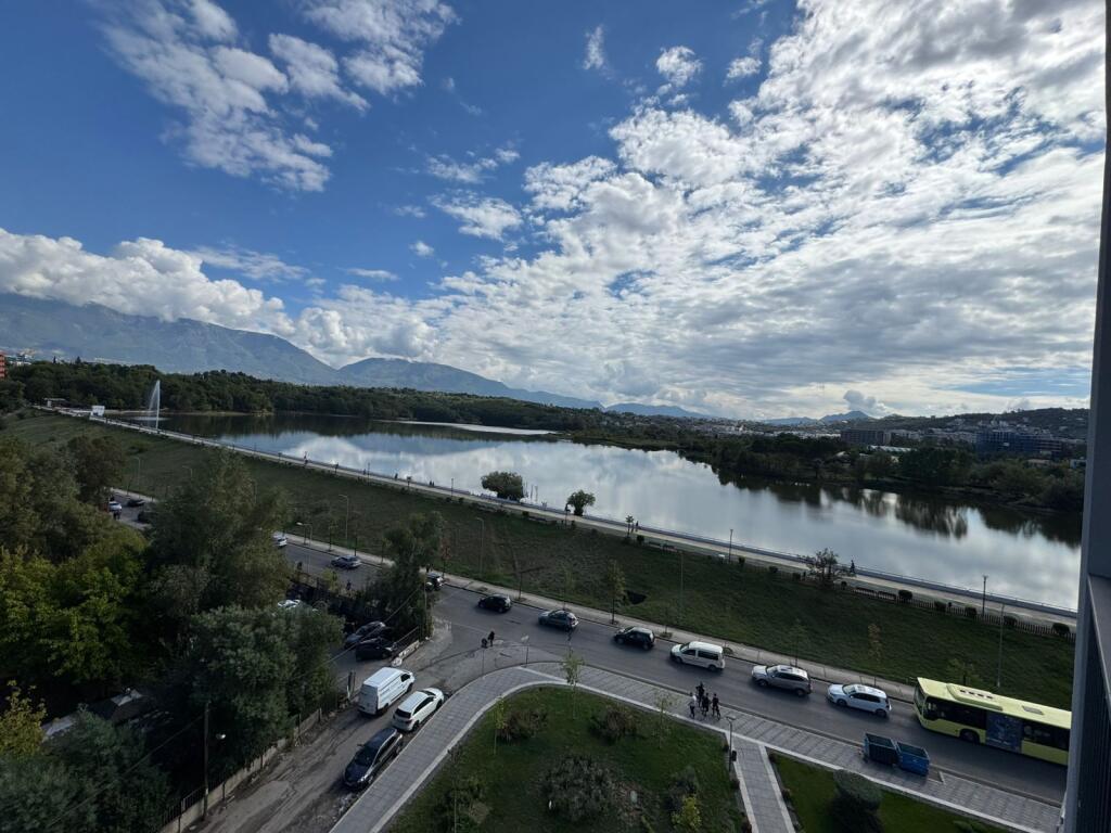Shitet  Super Apartament  2+1+Garazh  TE LAKE VIEW LIQENI