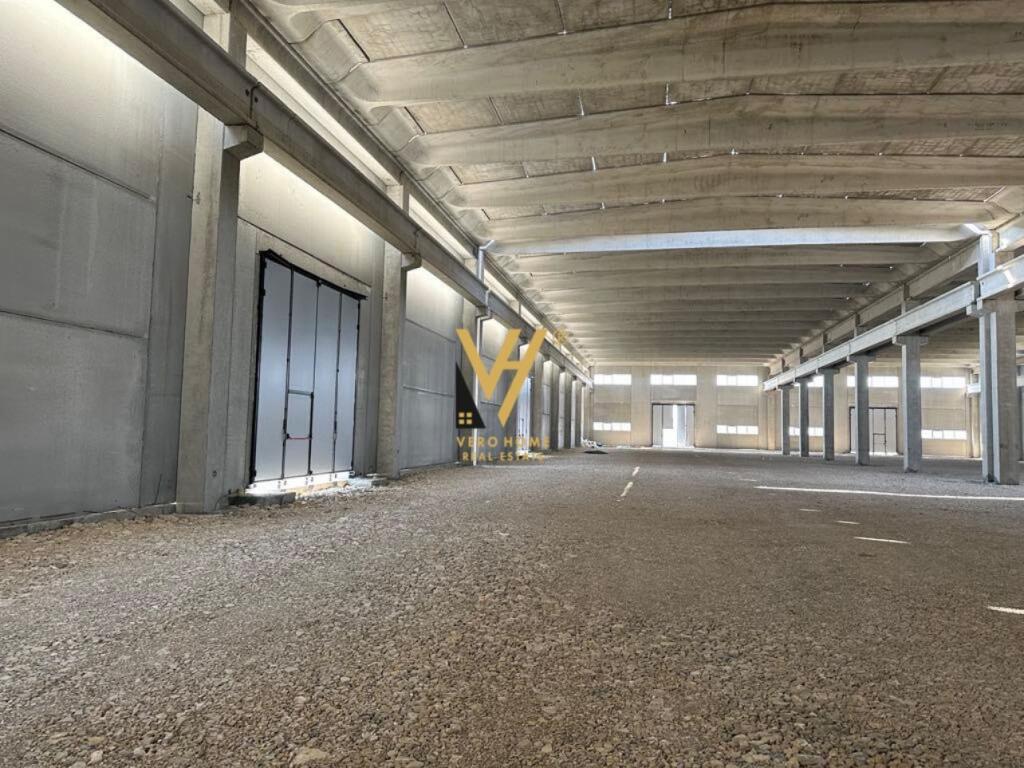CAPANNONE 2.700 M2 IN VENDITA A FUSHE PREZE 1.800.000 EURO