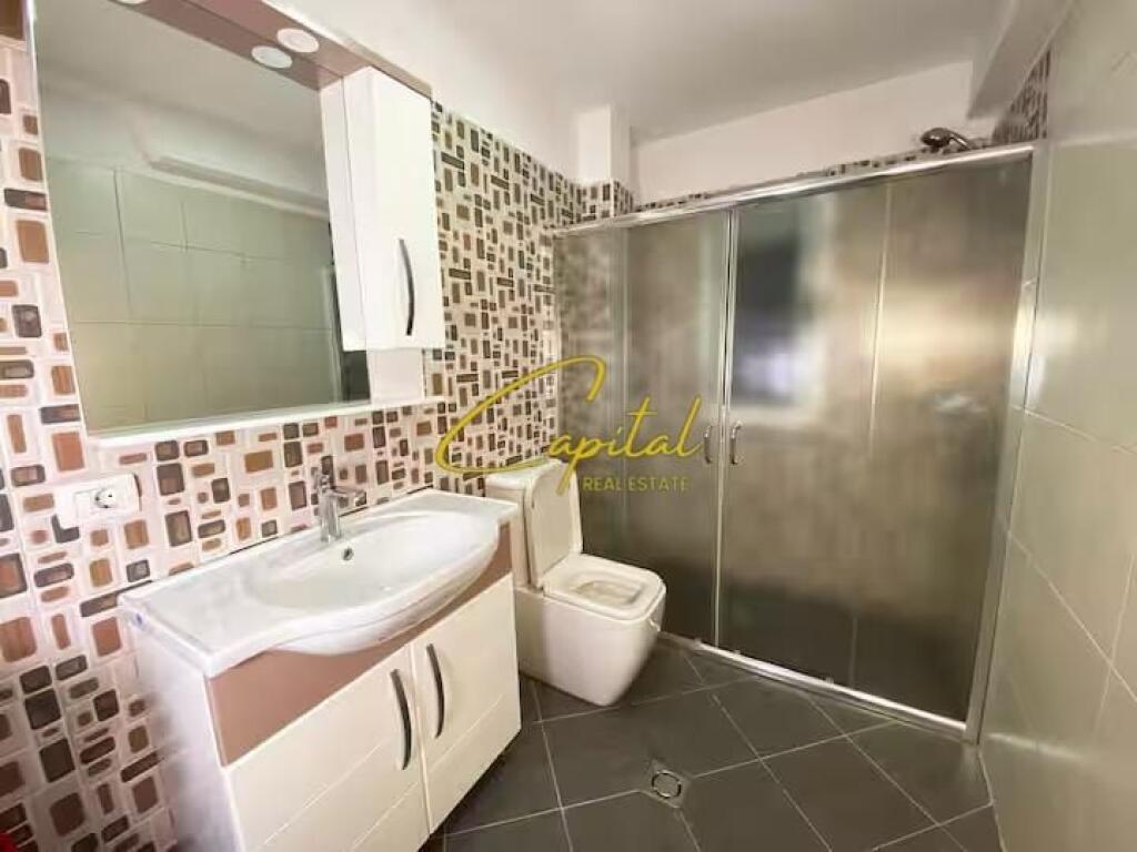 APARTAMENT ME QERA 2+1 ISH TREGU ELEKTRIK 65.000 LEKE