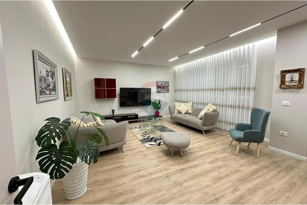 Super Apartament me qira: 2+1 &amp; Ballkon  Ne Qendër të Tiranës 1300€/Muaj