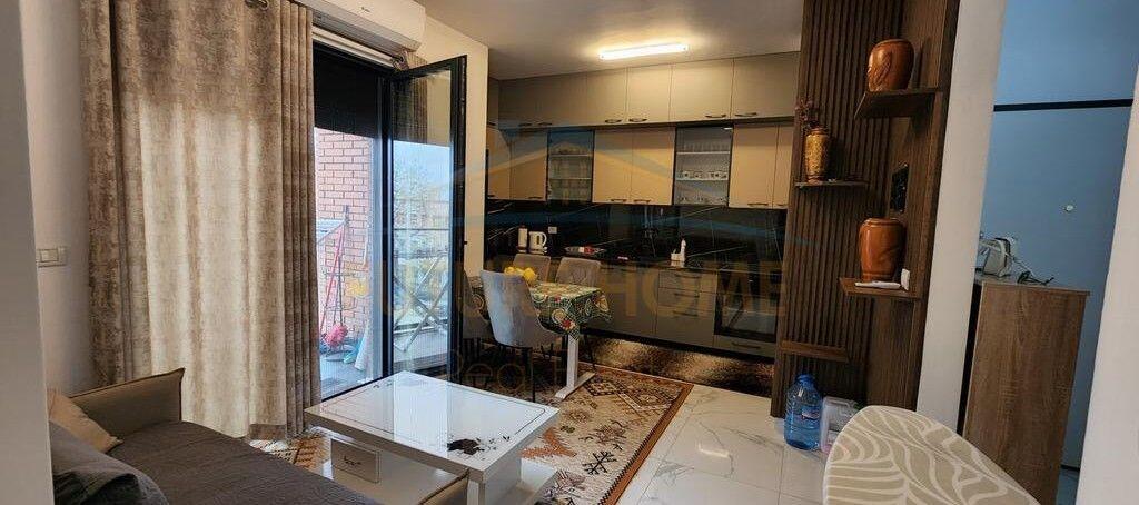 Shitet, Apartament 2+1, Porcelan, Tirana.