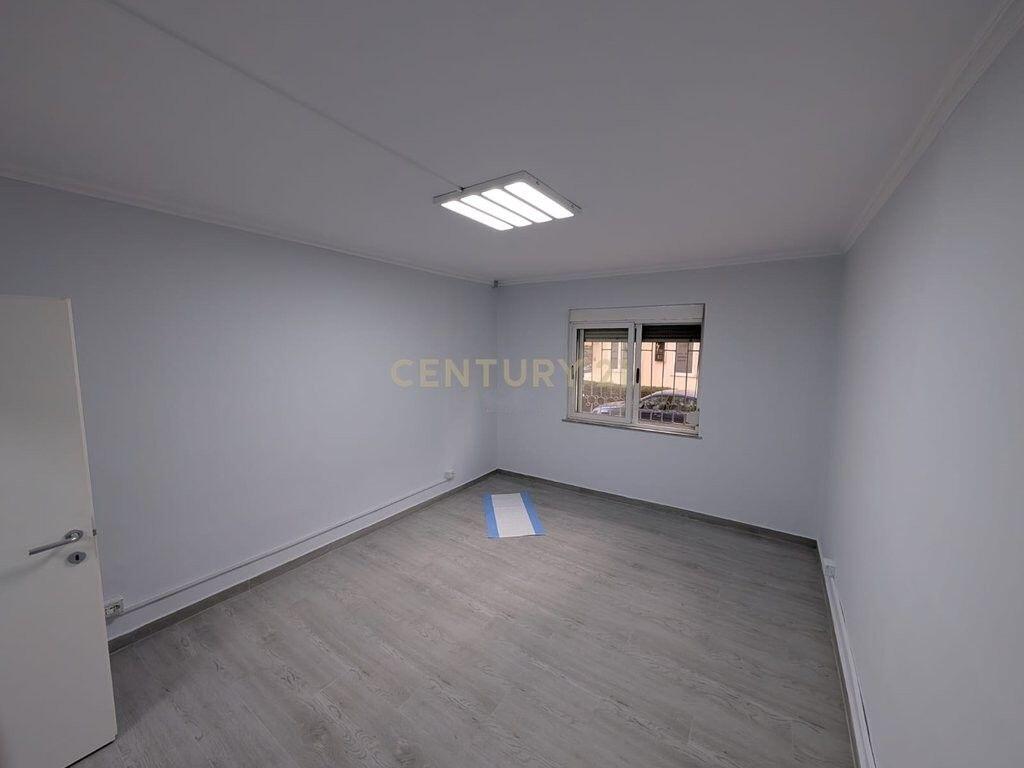 We offer an office apartment for rent near Diplomat 2