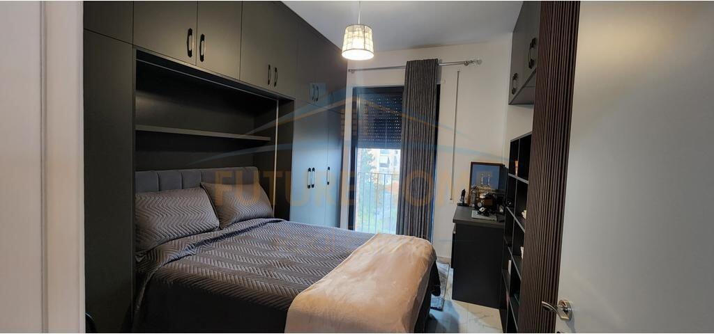 Shitet apartament 2+1 Porcelan Tirane