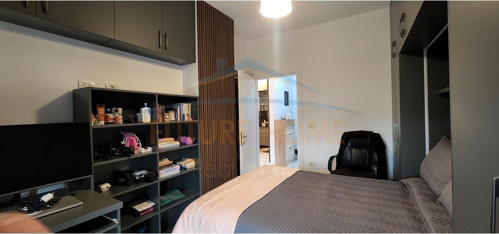 Shitet apartament 2+1 Porcelan Tirane