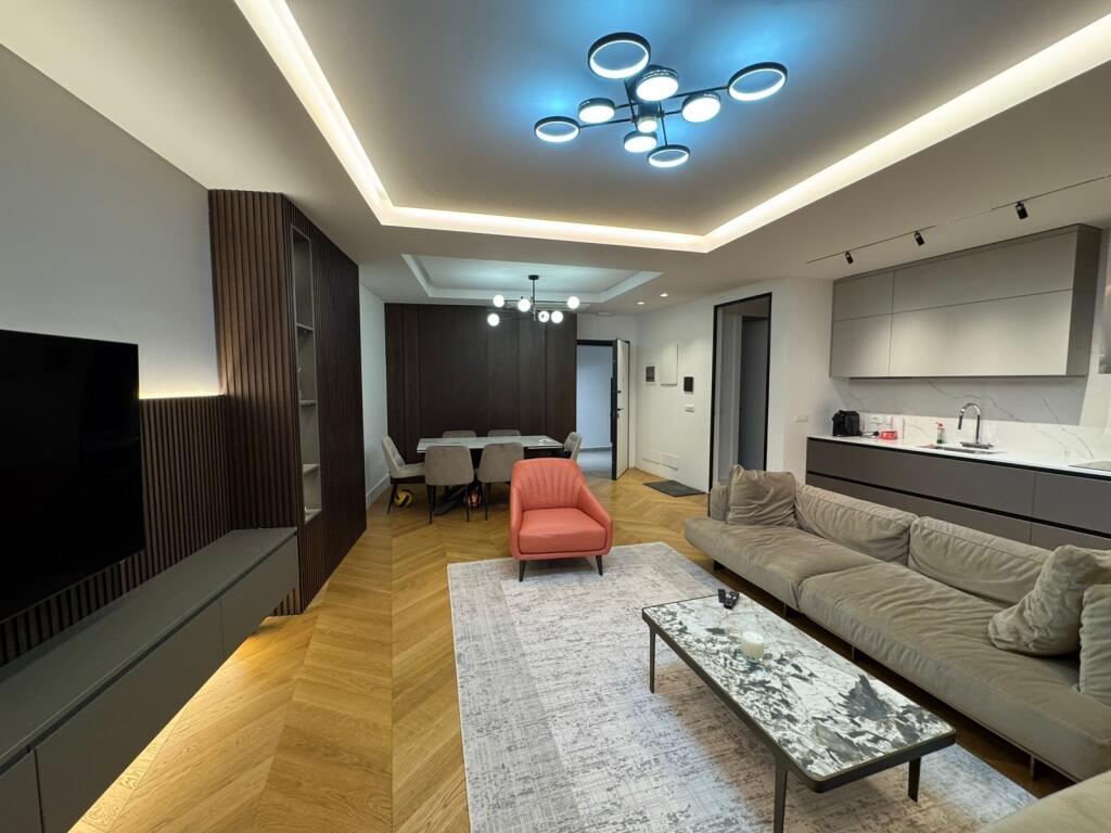 Shitet  Super Apartament  2+1+Garazh  TE LAKE VIEW LIQENI