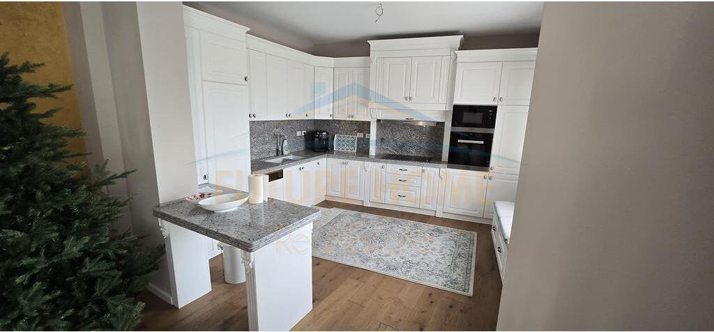 Affitto, Appartamento 2+1+2+Posto Auto, Giardino Botanico, Tirana