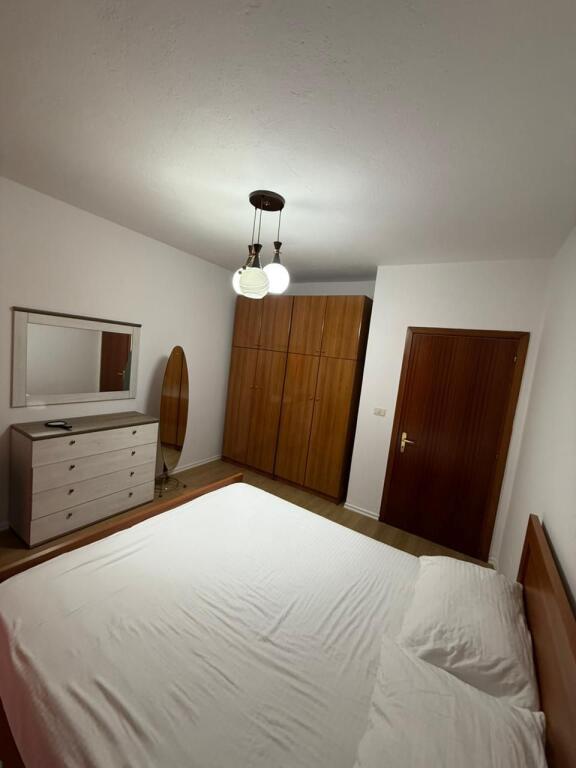 2+1,ne bllok te shkolla11 janari,cmimi 750 euro