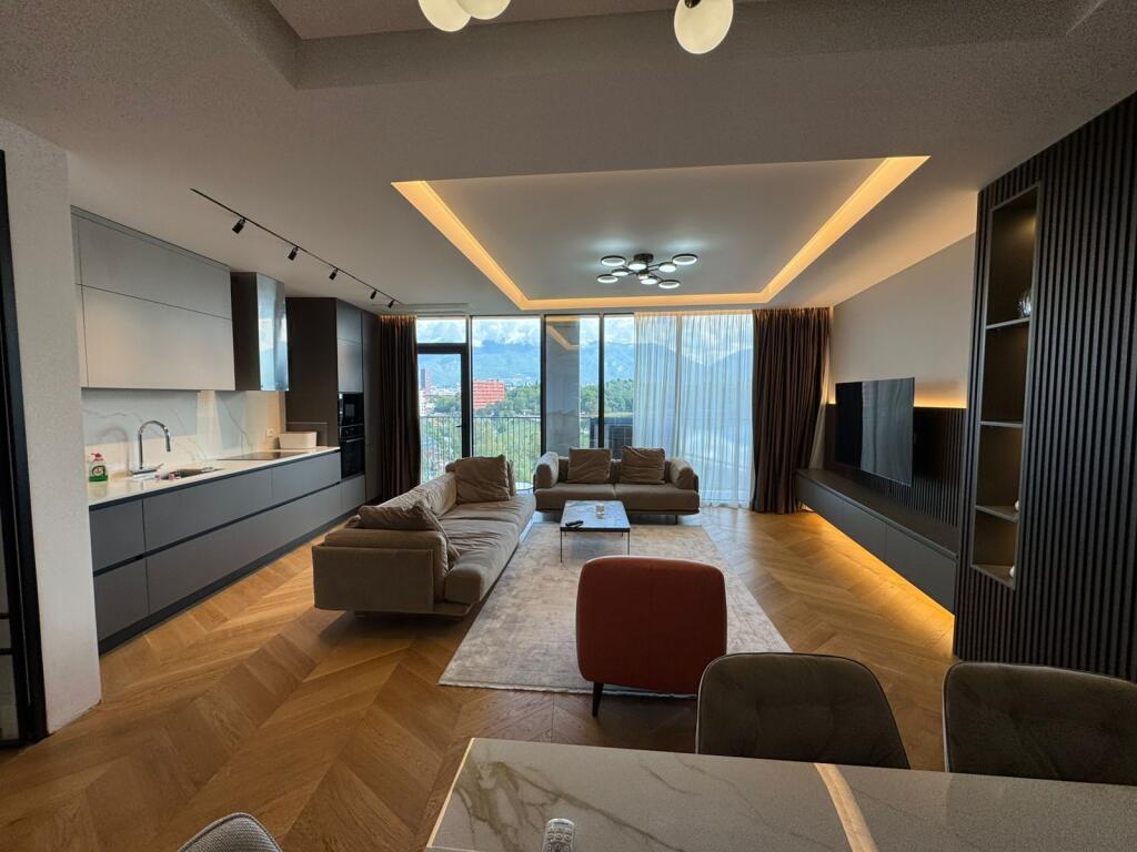 Shitet  Super Apartament  2+1+Garazh  TE LAKE VIEW LIQENI