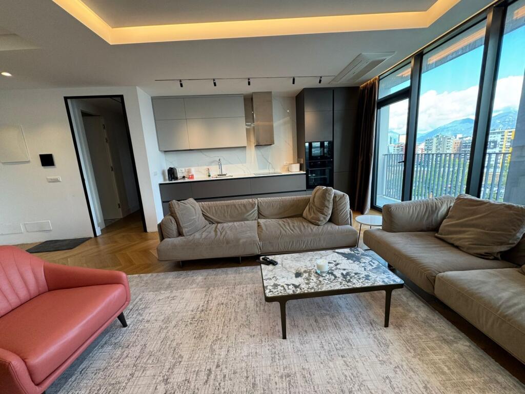 Shitet  Super Apartament  2+1+Garazh  TE LAKE VIEW LIQENI