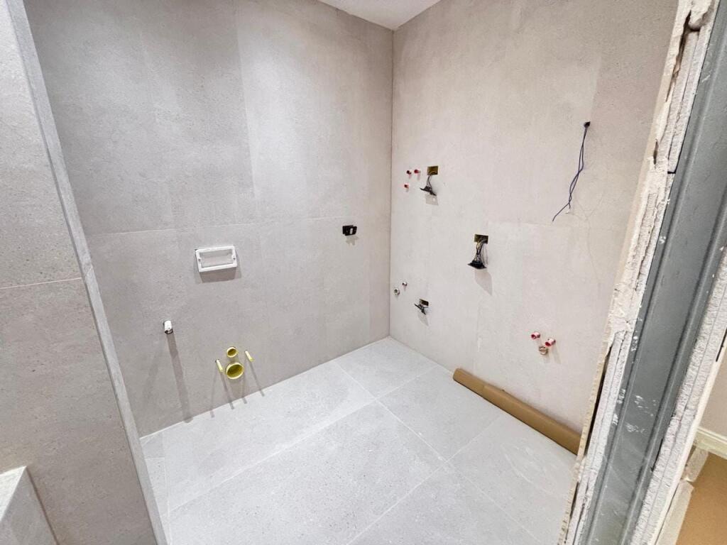 Zyre Me Qera Tek Ish-Ekspozita (ID BZ2675) Tirane