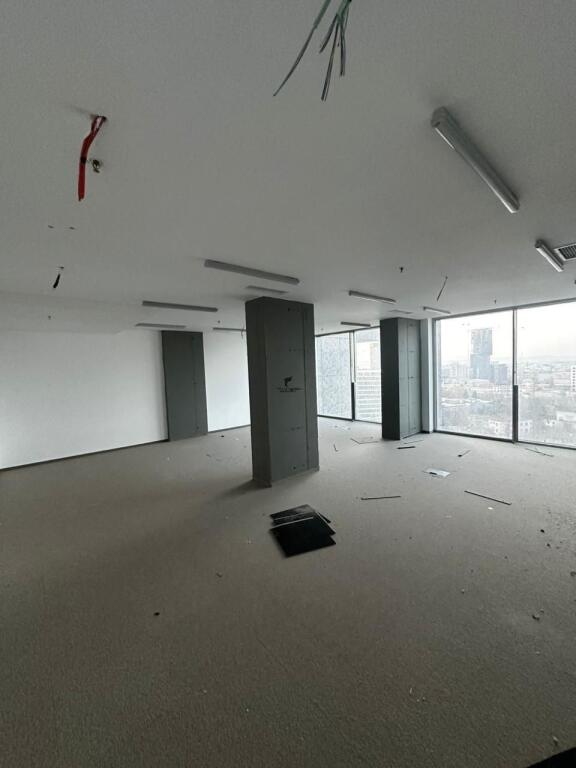 ZYRE ME QERA 550 M2 DOWNTOWN TIRANA 19.250 EURO
