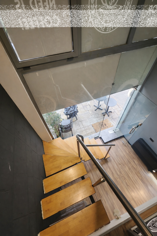 Exclusive service unit – Komuna e Parisit