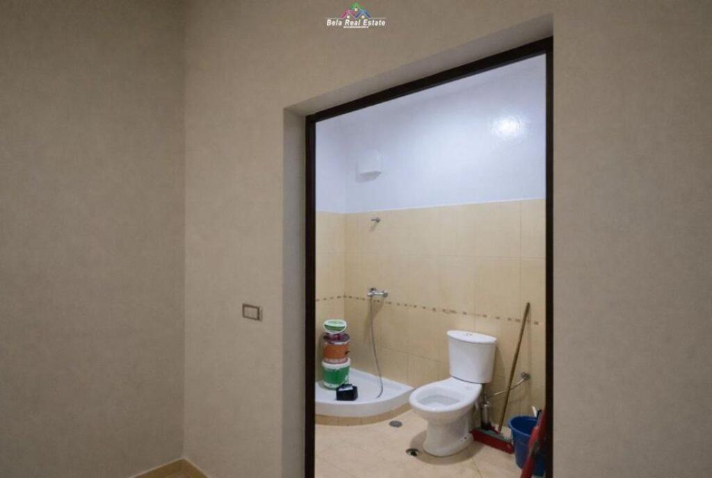 Ufficio In Affitto 2+1+2 Vicino Harry Fultz ( ID BZ2775) Tirana