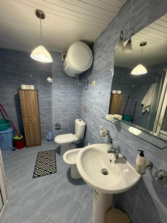 2+1,ne bllok te shkolla11 janari,cmimi 750 euro