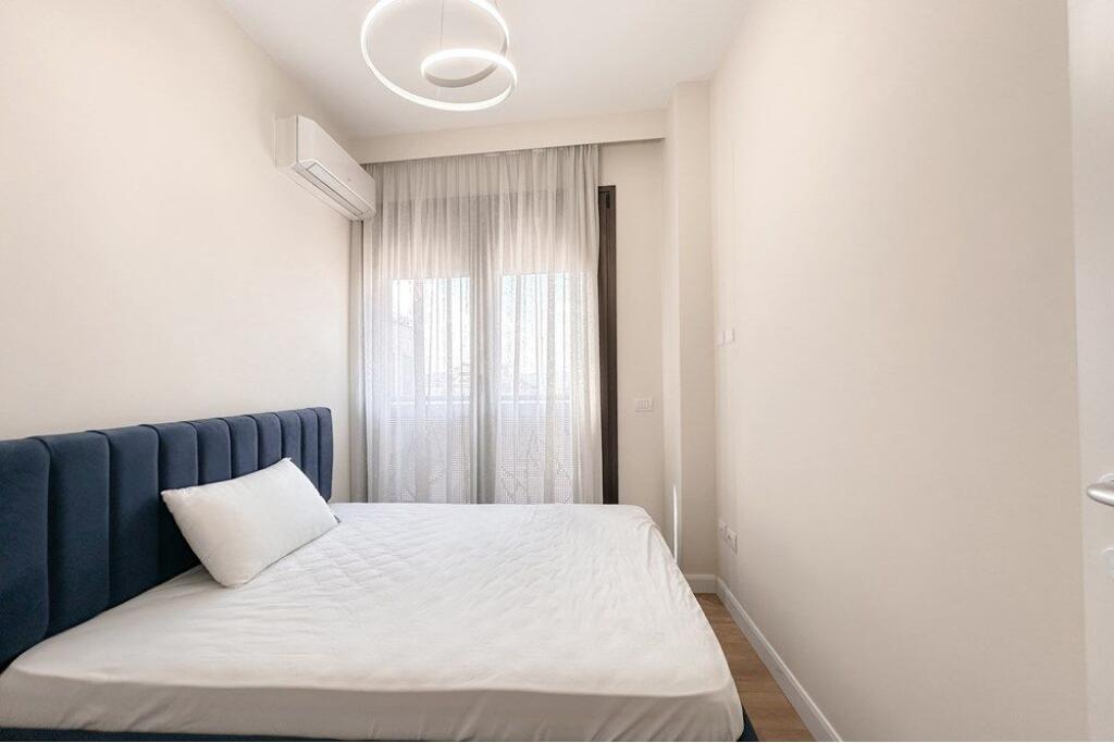 Apartament me qera 2+1+2 afer Qendres