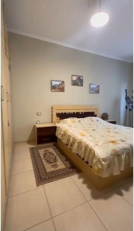 Ofrojme apartament per shitje ne Yzberisht,prane Bar Unik