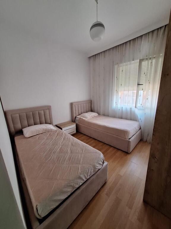 Shitet apartament 2+1 në Don Bosko!