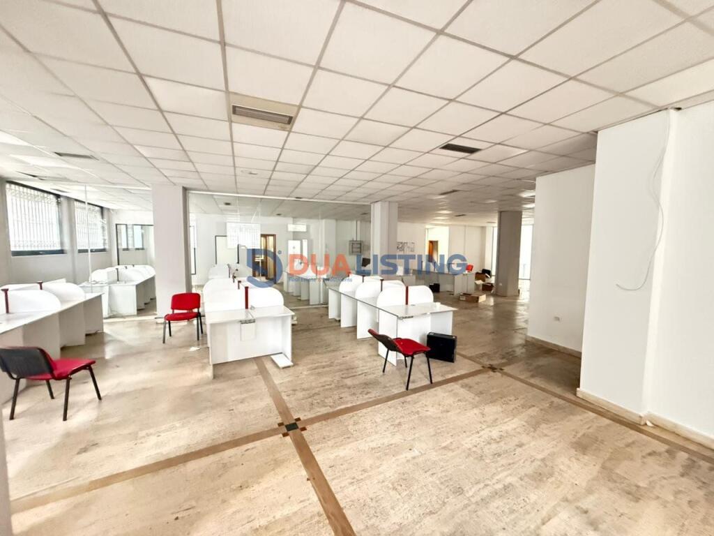 Jepet me qira Ambient Komercial open space + 2 Poste parkimi , në një nga zonat më të kërkuara të Tiranës! Prane Radio Televizionit Shqiptar (RTSH),