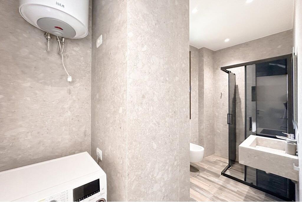 Apartament me qera 2+1+2 afer Qendres