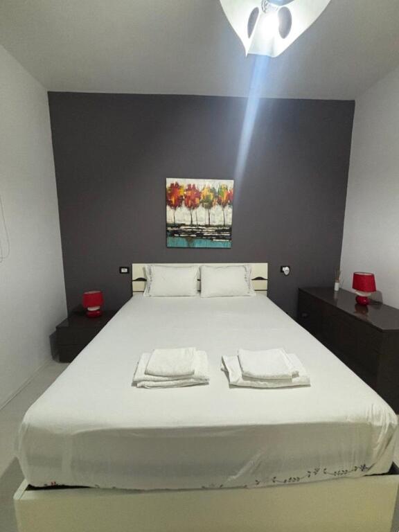 APARTAMENT ME QIRA 1+1 + POST PARKIM –TEK KOPSHTI ZOOLOGJIK &amp; BOTANIK!