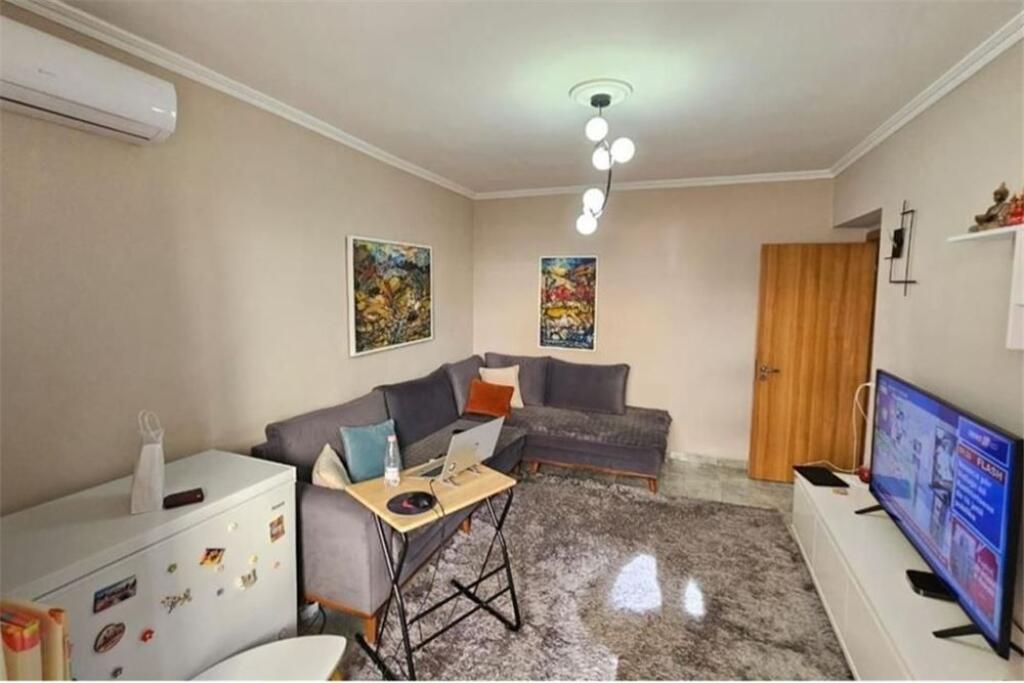 Jepet me qira apartament 1+1, i pozicionuar në zonën e Brrylit,