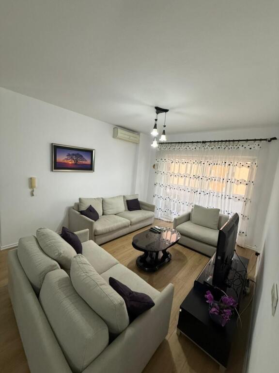 2+1,ne bllok te shkolla11 janari,cmimi 750 euro