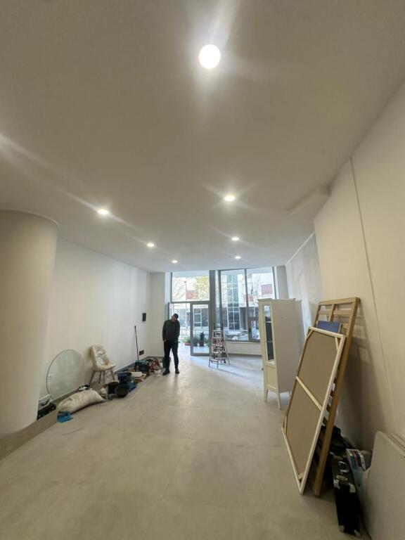 JEPET ME QERA AMBJENT BIZNESI, VOLLGA, DURRES.