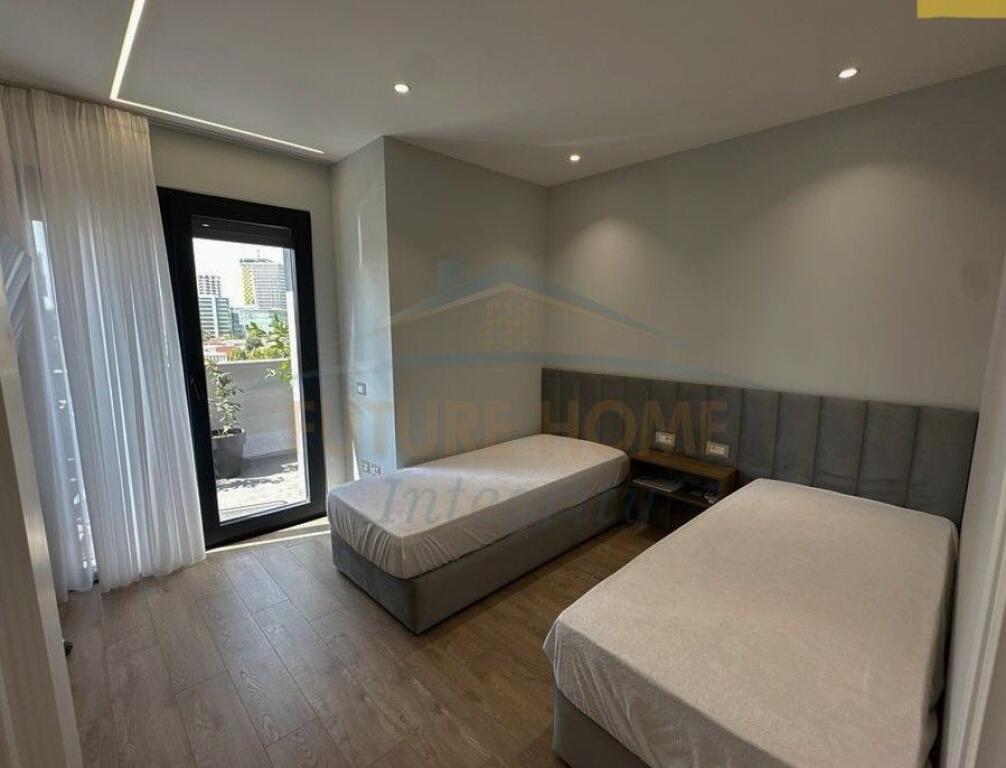 For sale, Apartment 2+1+2+Storage, Elbasan Street, Tirana.