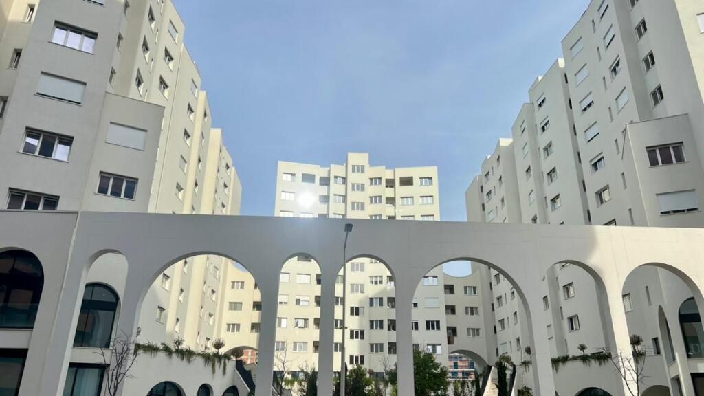 Me Qera : 1+1 +1 Garderob 📍Ish Fusha E Aviacionit (River Residence) - 56,000 Lek - S.75m² - Pallat i Ri(Ndertim 2024) - Akses i lehte me Unazen e Madhe🚀