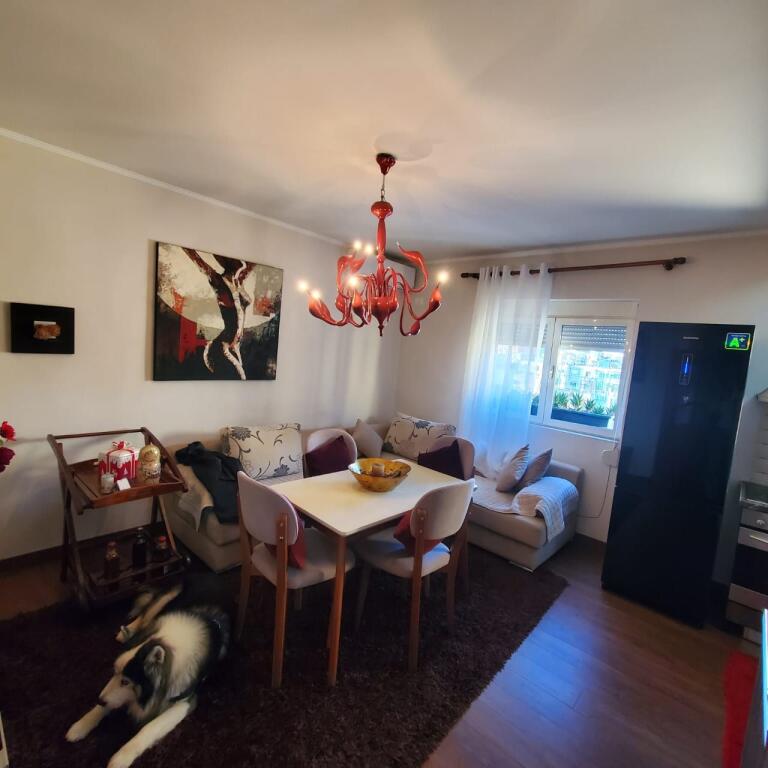 Apartament 1+1, Kafe Roma!