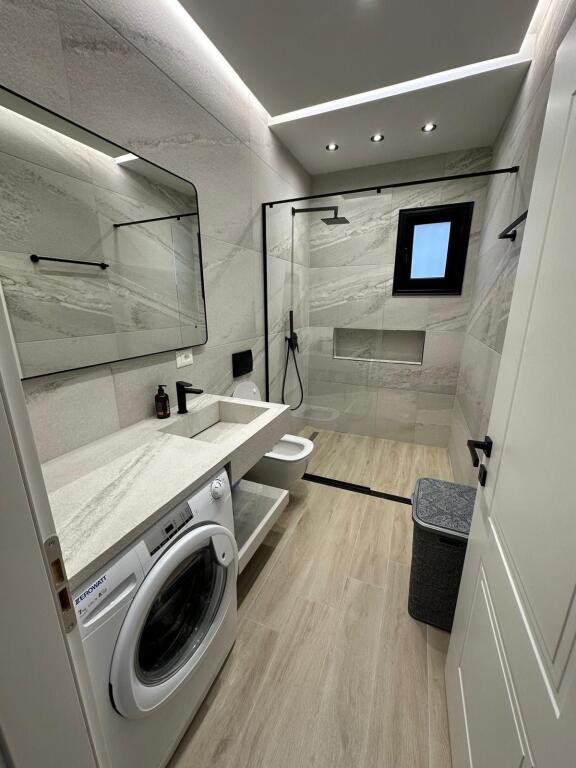 Vilë luksoze dhe shumë e bollshme në një zonë të qetë