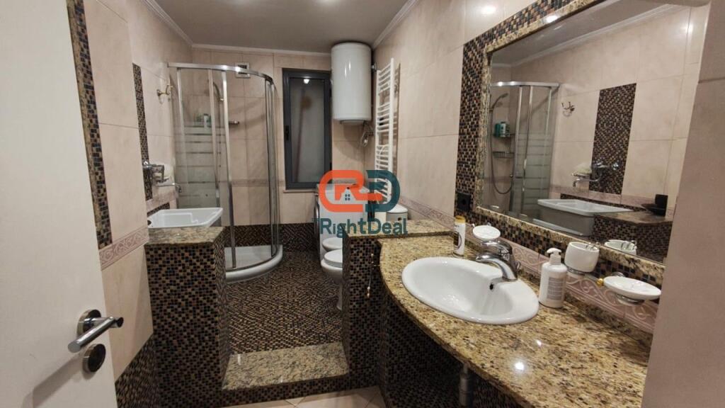 Ne Qender ,Shiten Dy Apartamente Ideale Per Investim!!