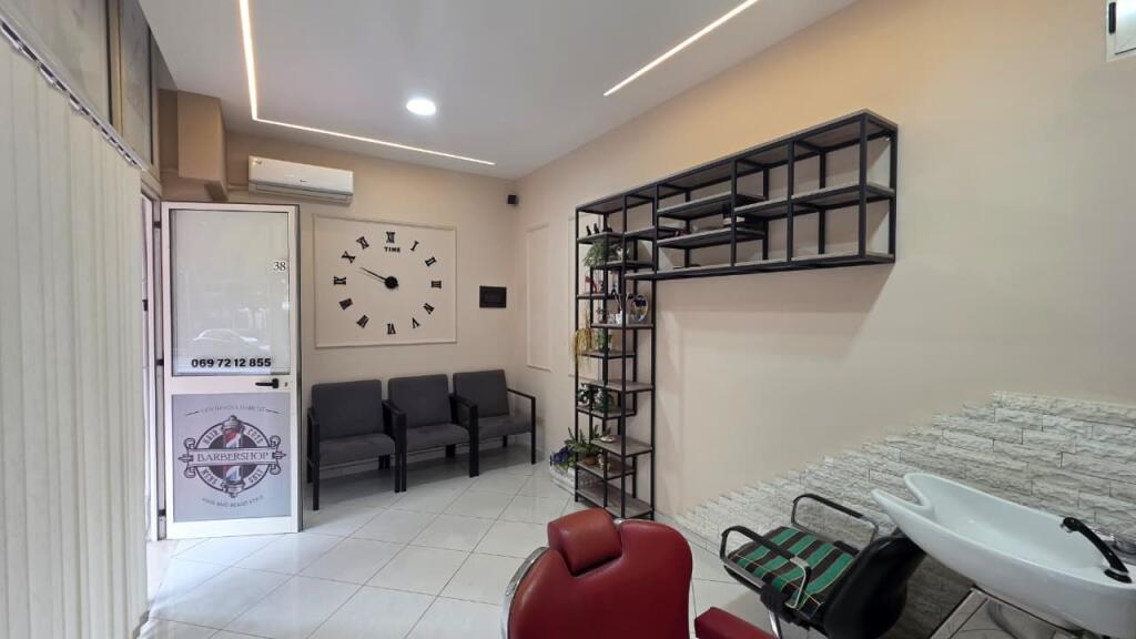 Dyqan / Berberane me Qera,Rruga e Çipajve, Vlorë