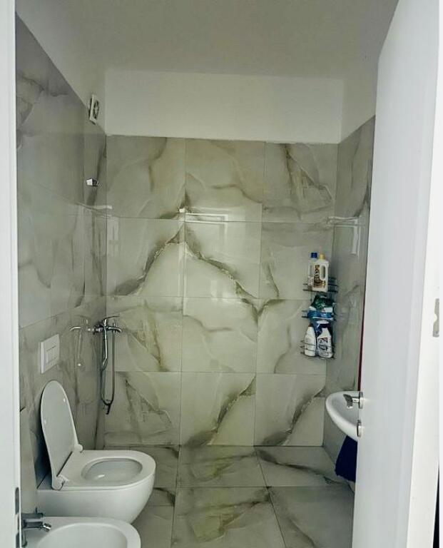 Appartamento in affitto 1+1 a Yzberisht presso Grand Galery