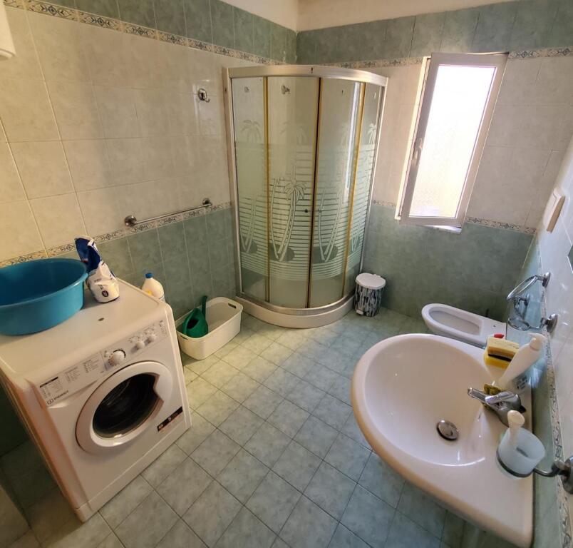 Apartament 1+1, Kafe Roma!