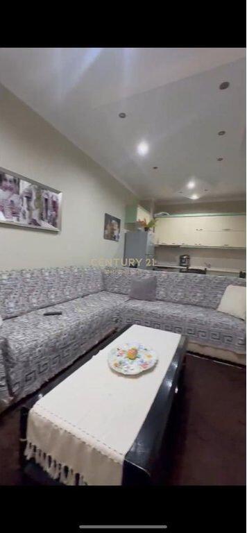 Shitet apartament 2+1 ne Yzberisht