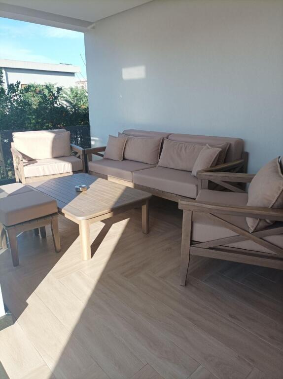 Vilë luksoze dhe shumë e bollshme në një zonë të qetë