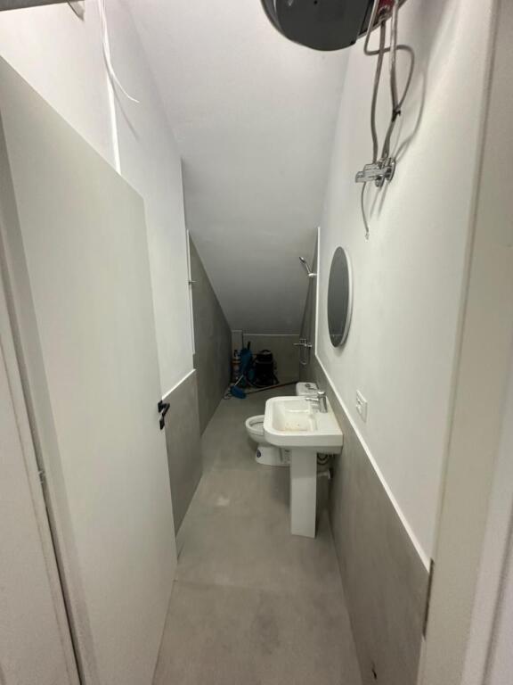 JEPET ME QERA AMBJENT BIZNESI, VOLLGA, DURRES.