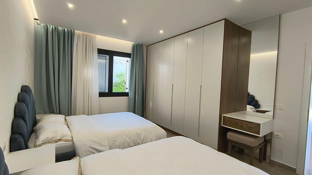 Vilë luksoze dhe shumë e bollshme në një zonë të qetë