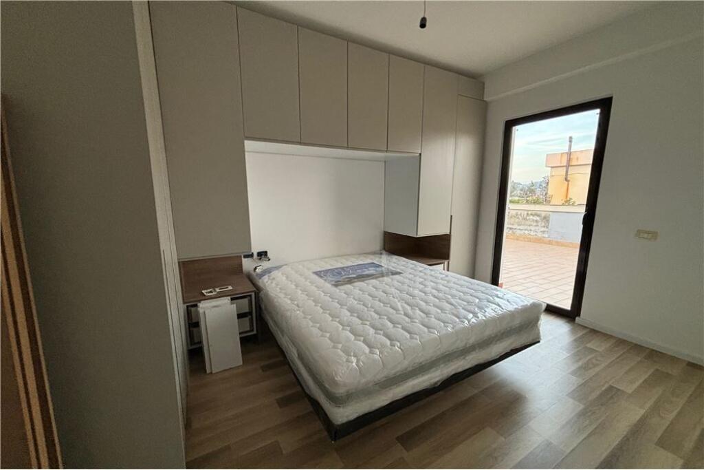 Penthouse per Shitje, Vlorë