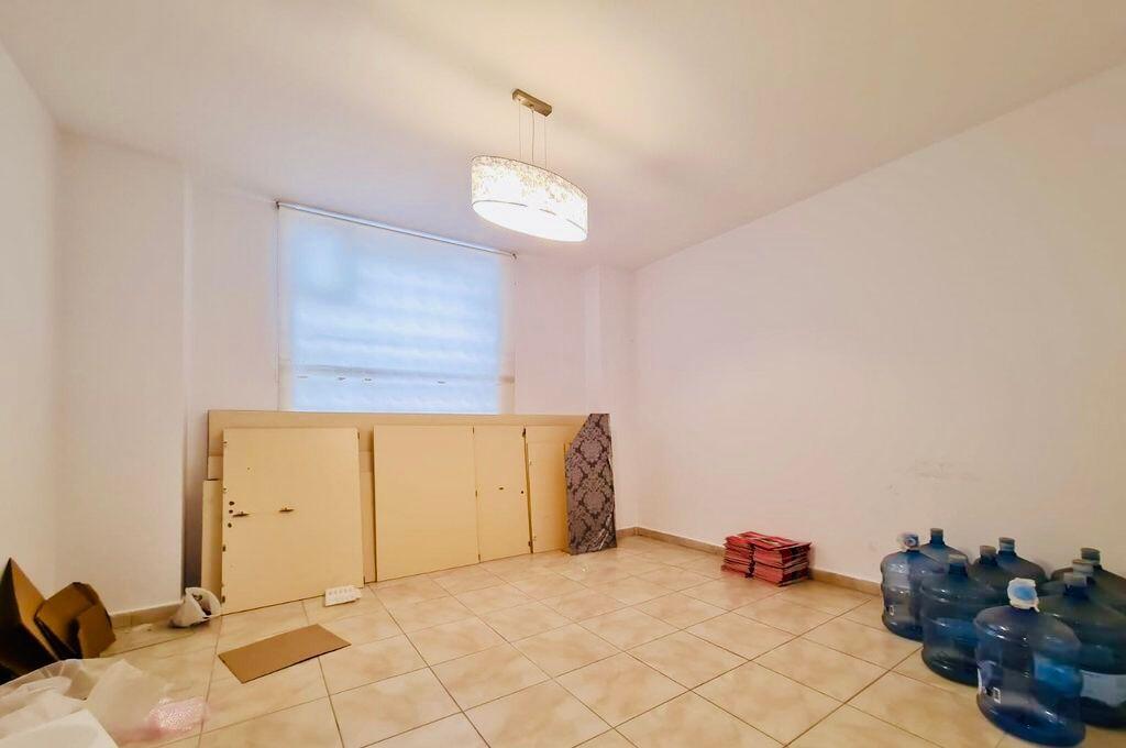 APPARTAMENTO 4+1+2 VUOTO-PER UFFICI!