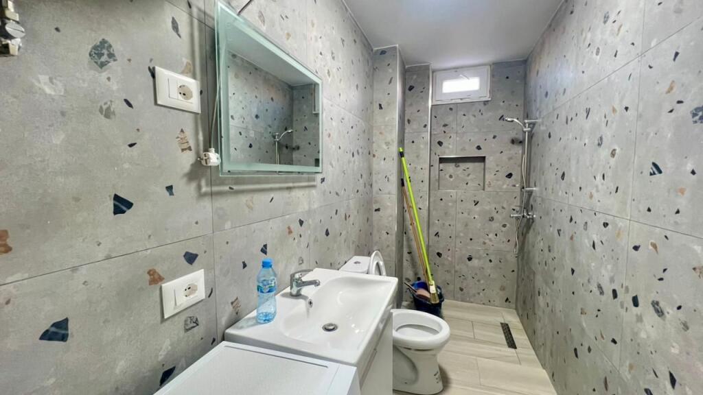 Me Qera : Duplex 1+1📍Selite (Prane Xhamise) - 400€ - S.75m² - Kompleksi me i Ri ne Zone🔥 ||100% e Re e Sapomobiluar⚡️